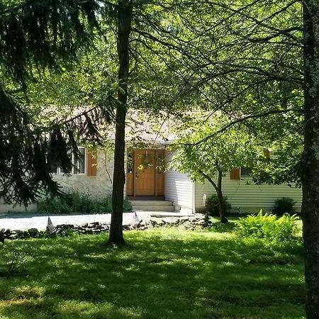 Serenity And Fun All In One In This Cozy Pocono Cabin جيم ثورب المظهر الخارجي الصورة
