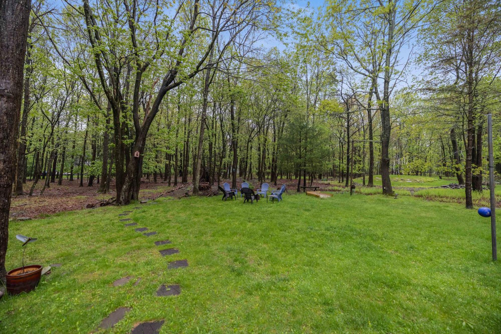 Serenity And Fun All In One In This Cozy Pocono Cabin جيم ثورب المظهر الخارجي الصورة