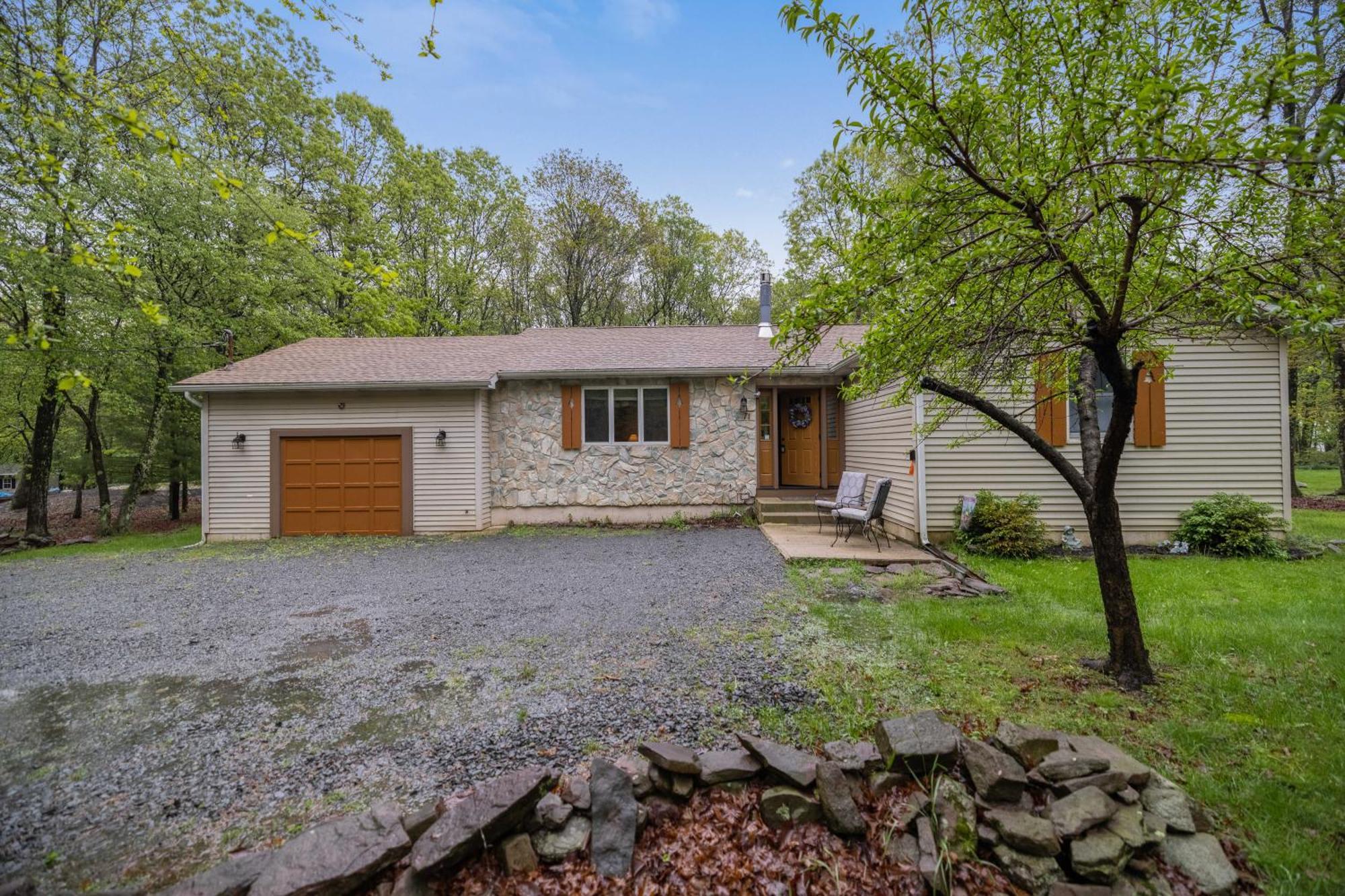 Serenity And Fun All In One In This Cozy Pocono Cabin جيم ثورب المظهر الخارجي الصورة