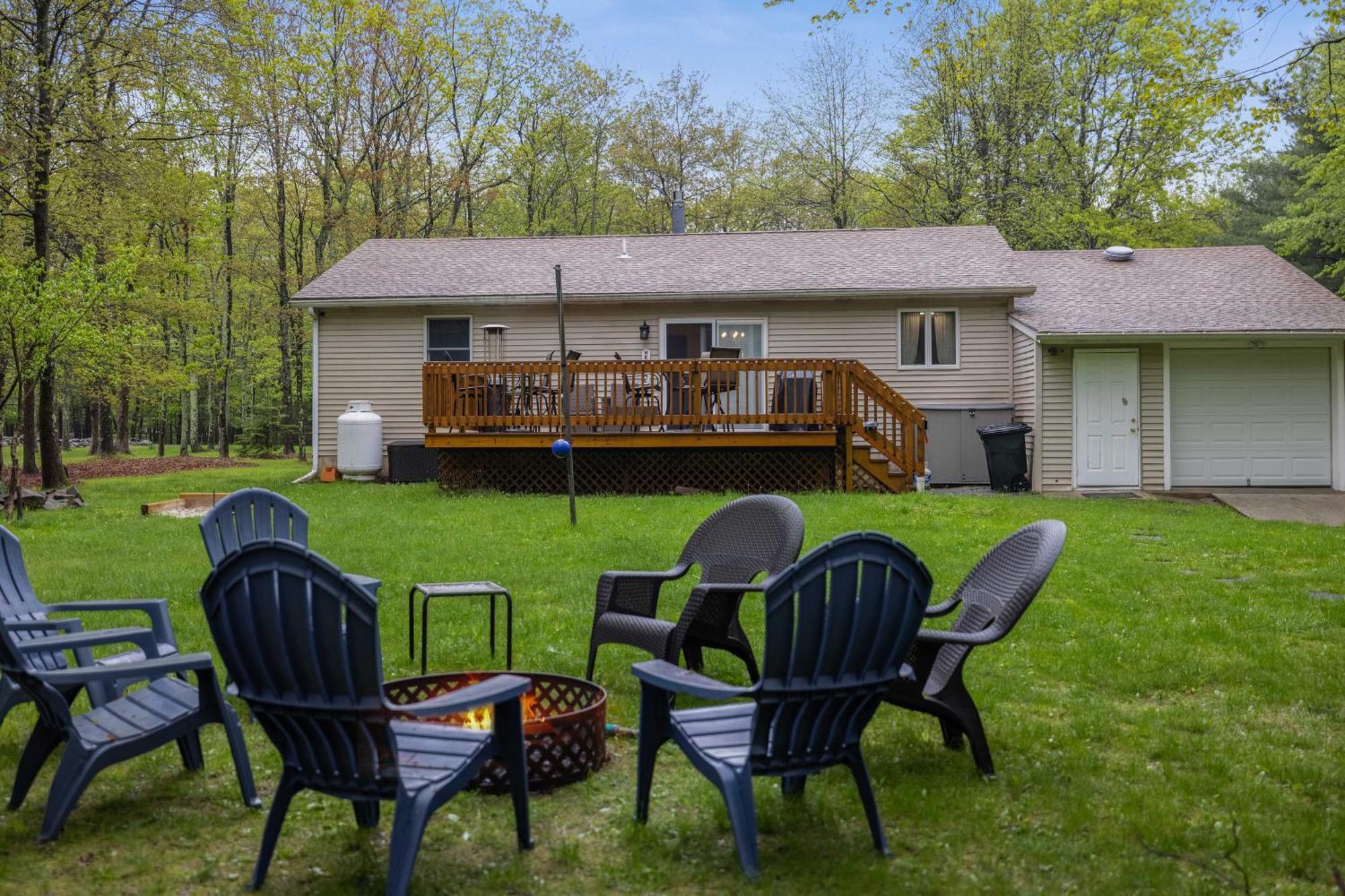 Serenity And Fun All In One In This Cozy Pocono Cabin جيم ثورب المظهر الخارجي الصورة